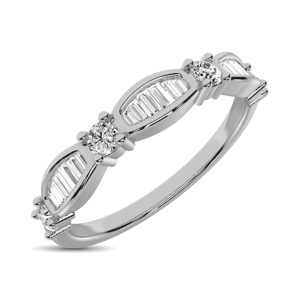14K White Gold 1/4 Ct.tw Round and Tapper Diamond Band Ring
