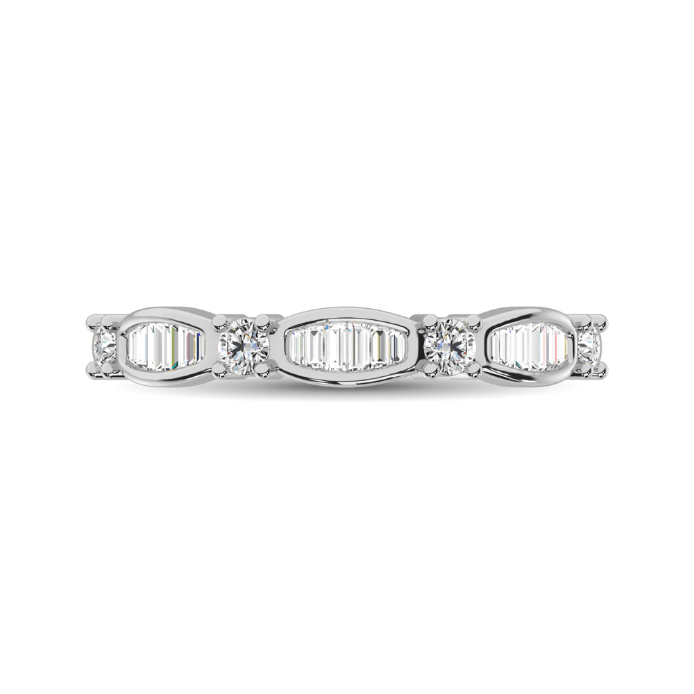 14K White Gold 1/4 Ct.tw Round and Tapper Diamond Band Ring